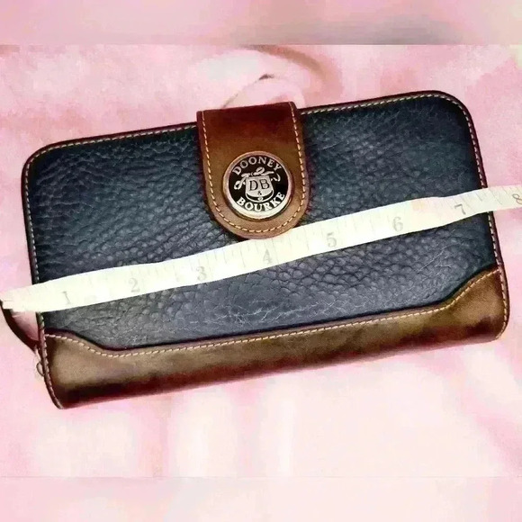 DONNEY AND  BOURKE wallet - Picture 2 of 6